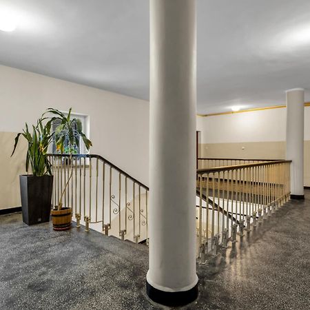 Metro Politechnika 3-Bedroom Apartment 华沙 外观 照片