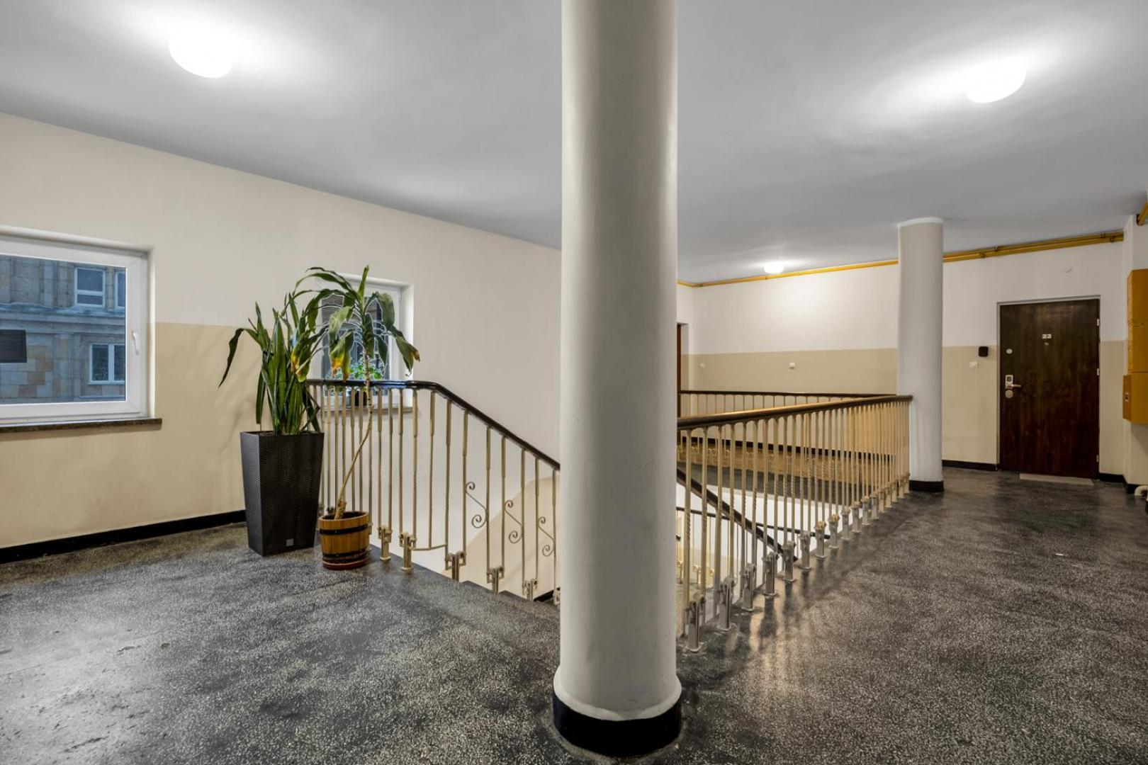 Metro Politechnika 3-Bedroom Apartment 华沙 外观 照片