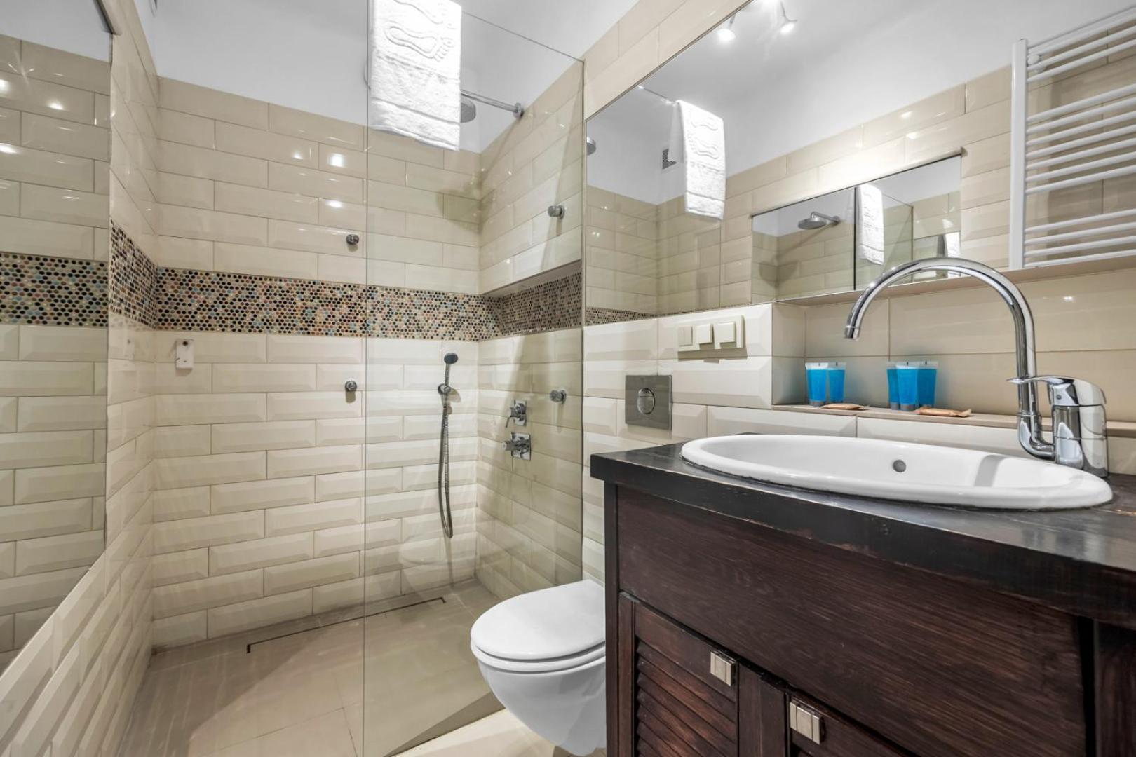 Metro Politechnika 3-Bedroom Apartment 华沙 外观 照片